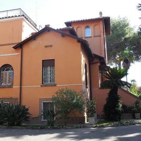 Konukevi Il Romitello 4*